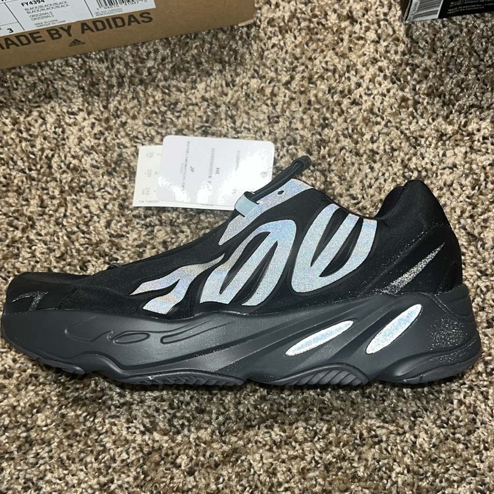 Brand new Yeezy 700